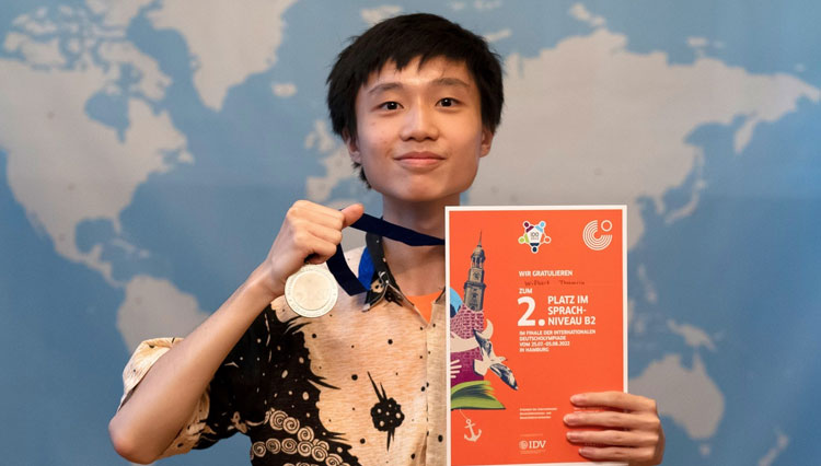 Wilbert Thamrin juara kedua Olimpiade Bahasa Jerman Internasional di Hamburg (Foto: Goethe-Institut)