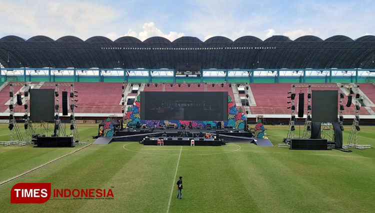 Suasana panggung pembukaan Porda XVI di Stadion Maguwoharjo, Sleman. (FOTO: Fajar Rianto/TIMES Indonesia)