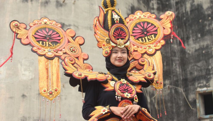 UISI Tampilkan Fashion Walk di Silo Semen Indonesia. (FOTO: AJP TIMES Indonesia)