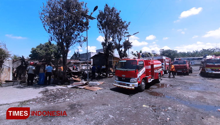 Warung-makan-sekaligus-tempat.jpg