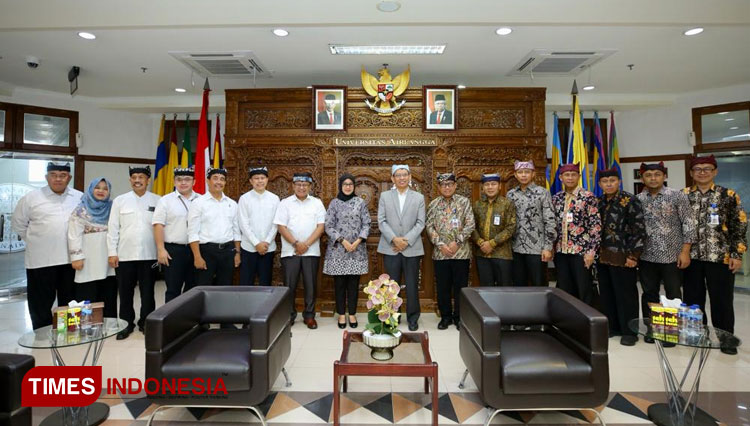 Penandatanganan-MoU-antara-Rektor-Unair-Surabaya-a.jpg