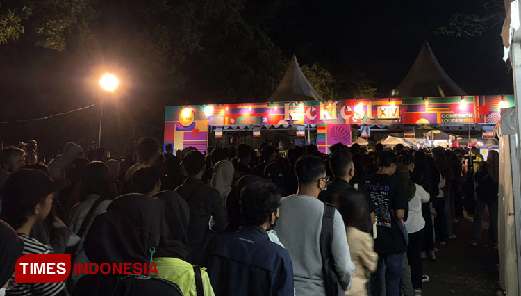 Antrian Panjang Padati Pembukaan Kickfest XIV Malang - TIMES Indonesia