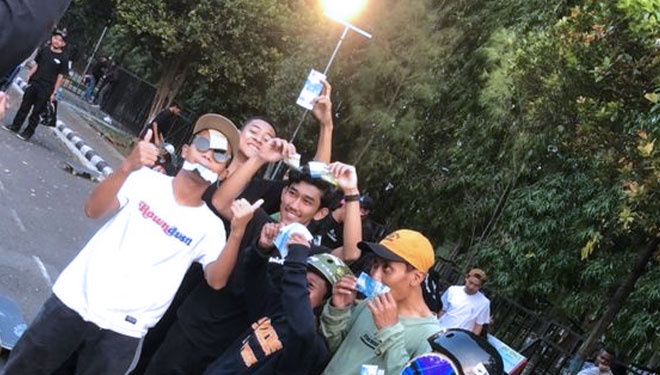 Skateboarders-b.jpg