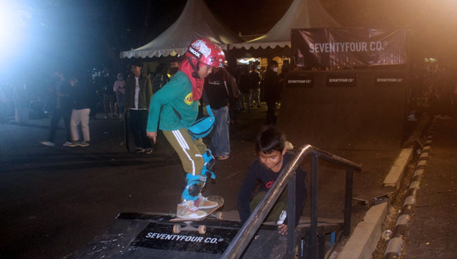 Skateboarders-c.jpg