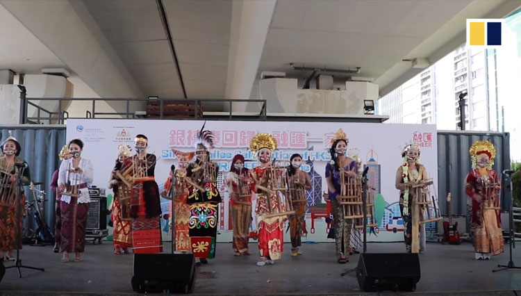 Pekerja Migran Indonesia Mainkan Angklung Iringi Lagu Wo Ai Ni di Hong Kong