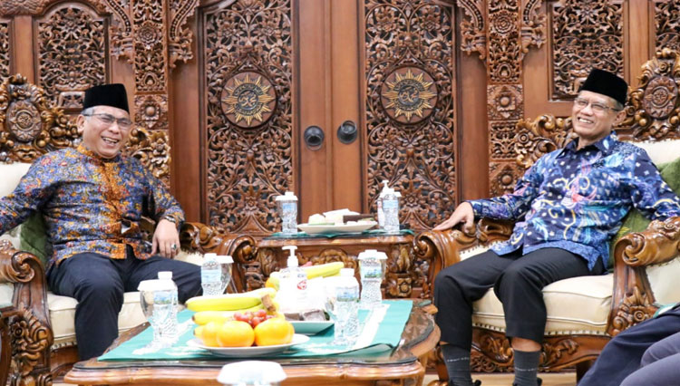 Ketua Umum PBNU, KH Yahya Cholil Staquf saat bersama Ketua Umum PP Muhammadiyah Haedar Nashir. (FOTO: PP Muhammadiyah for TIMES Indonesia)