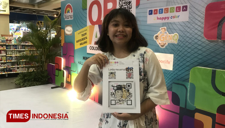 Contoh gambar QR-Art kepada teman-teman SD dan juga TIK. (Foto: Ratu Bunga/TIMES Indonesia)