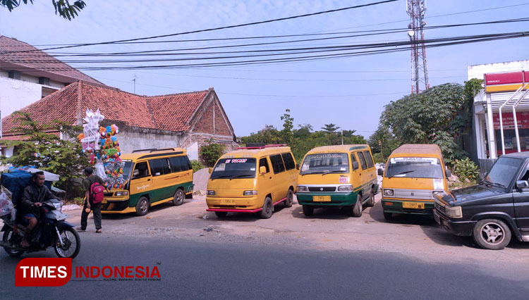 Angkot Mogok Imbas Naiknya Harga BBM, Ibu Rumah Tangga di Majalengka Sulit ke Pasar
