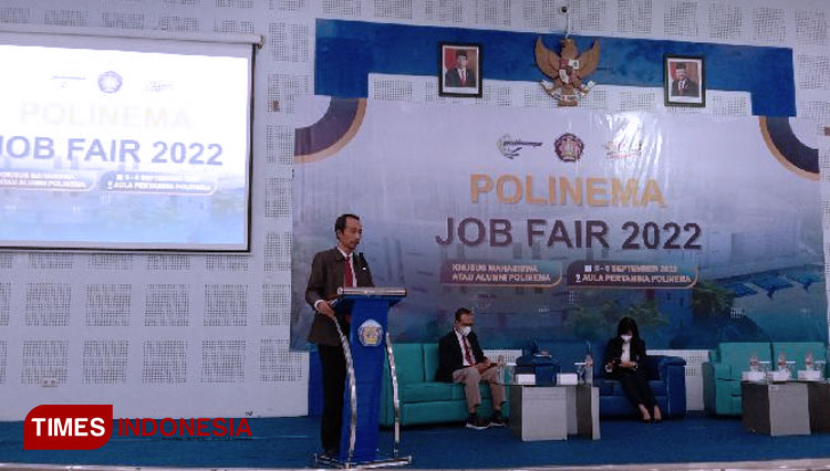 Direktur Politeknik Negeri Malang, Supriatna Adhisuwignjo, ST., MT saat membuka Job Fair 2022. (FOTO: Naufal Ardiansyah/TIMES Indonesia)