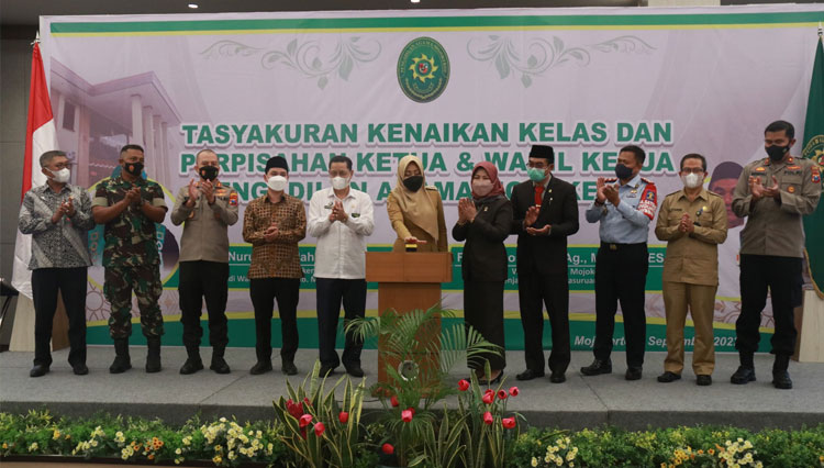 Prosesi tasyakuran dan perpisahan Ketua PA dan Wakil Ketua PA Mojokerto di Ballroom Ayola Hotel, Kota Mojokerto, Senin (5/9/2022). (Foto: Dok. Kominfokab Mojokerto)
