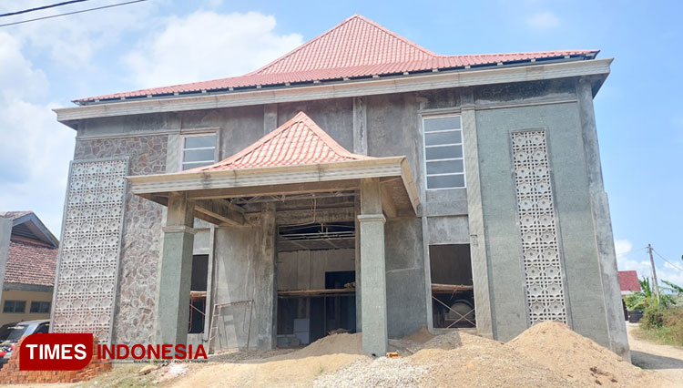 Gambar dari depan Proyek Gedung Dinkes Pacitan yang hampir jadi (Foto: Rojihan/TIMES Indonesia)