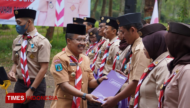 Dua Belas Anggota Pramuka Kota Batu Terima Penghargaan - TIMES Indonesia