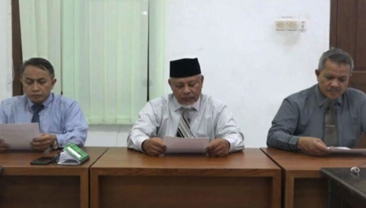Juru bicara Pondok Modern Darussalam Gontor Ponorogo Ustadz Noor Syahid saat memberikan keterangan pers. (Foto:PMDG)