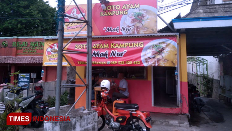 Soto Ayam Kampung Mak Nur, Soto Istimewa Harga Kaki Lima