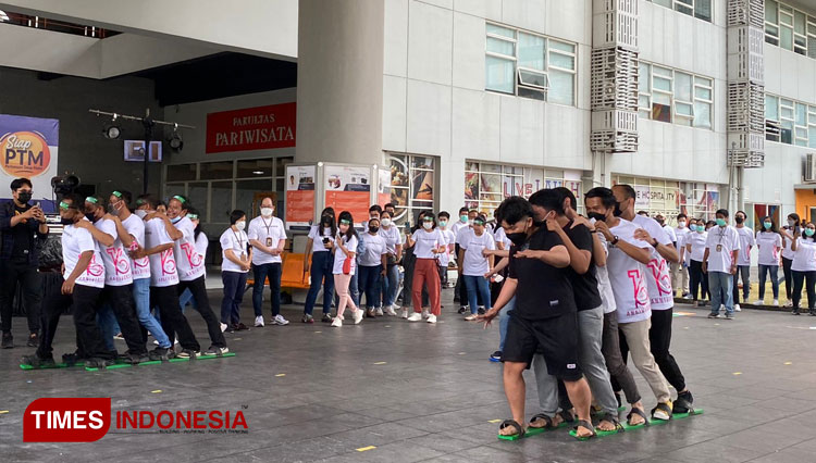Lomba tradisional di UC Day ke-16. (Foto: Shinta Miranda/TIMES Indonesia) 