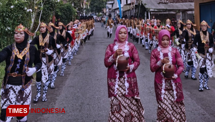 Suasana acara Kenduri Banyu Udan VII dan Ulang Tahun Sekolah Air Hujan ke-3 di Markas Komunitas Banyu Bening. (FOTO: Soni Haryono/TIMES Indonesia)