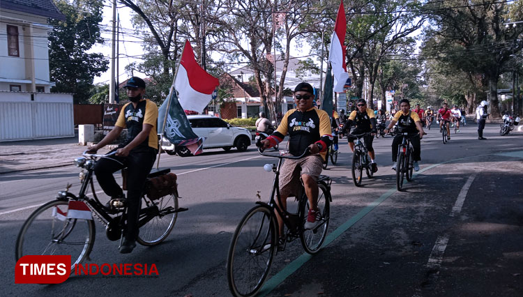 Peserta MTC Fun Bike yang melewati Jl. Besar Ijen pada Sabtu, (10/9/2022). (FOTO: Yully Setyrini/TIMES Indonesia)
