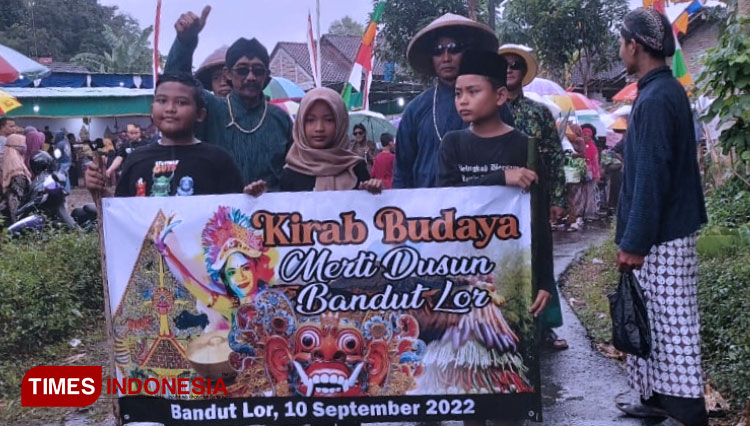 Suasana kirab budaya yang diselenggarakan warga Padukuhan Bandut Lor, Argorejo, Sedayu, Bantul, Yogyakarta. (FOTO: Fajar Rianto/TIMES Indonesia)