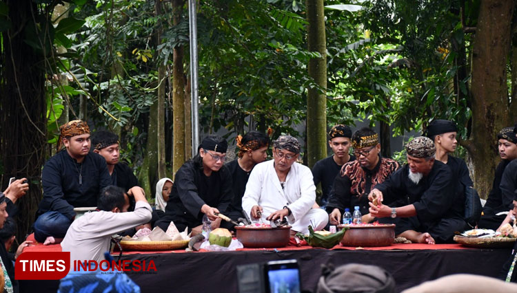 Nyiramkeun Pusaka Talaga Manggung, Ritual Tradisi untuk Lestarikan Warisan Leluhur di Majalengka