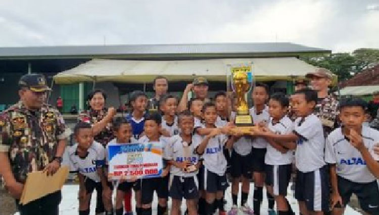 Yon Armed 8 Uddhata Yudha melaksanakan Upacara Penutupan Turnamen Sepakbola U12 Se-Jawa dan Bali dalam rangka memperingati HUT ke-44 GM FKPPI. (Foto: Yon Armed 8 Uddhata Yudha)