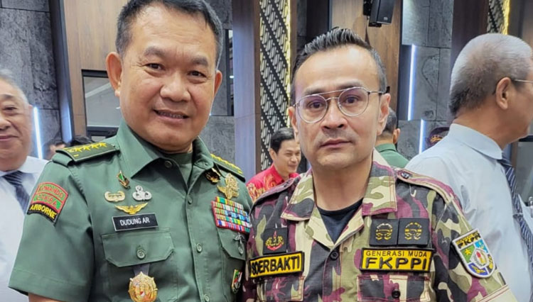 Ketua-Umum-GM-FKPPI-Dwi-Rianta-Soerbakti-bersama-KASAD-Jenderal-Dudung-Abdurachman.jpg
