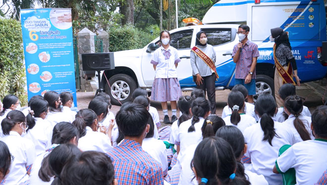 Pemkot Kota Bandung lakukan sosialisasi pencegahan HIV/AIDS di SMP Santa Ursula. (Foto: Humas Kota Bandung/bandung.go.id)