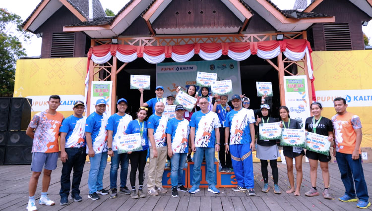 Manajemen Pupuk Kaltim dan FKPP bersama pemenang lomba (Foto: Pupuk Kaltim For TIMES Indonesia)