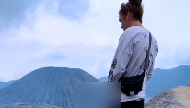 Bule Kencingi Kawah Gunung Bromo, Ini Kata TNBTS dan Suku Tengger