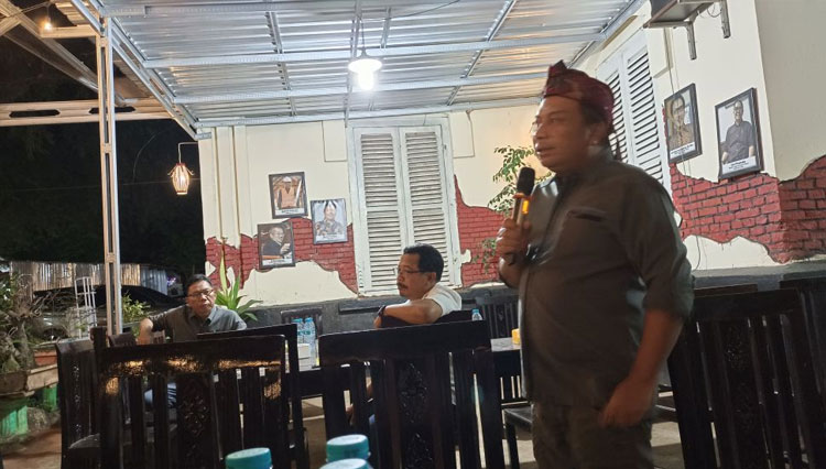 Dirut PT Garam Arif Hendra bersama para direksi PT Garam hadiri acara kopdar bersama para jurnalis media online dan cetak di Cafe Aloska, Kalianget, Sumenep Madura Jawa Timur, Rabu (14/09/22) Malam