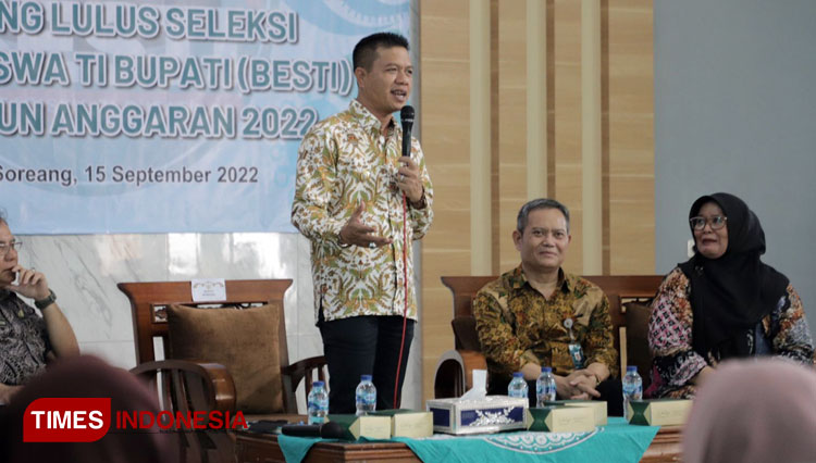 Bupati Bandung Kaget Animo Warga ke Program Beasiswa Besti Membeludak