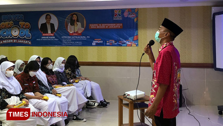 Kepala-Sekolah-SMAN-81-Jakarta-Joko-Arwanto-a.jpg