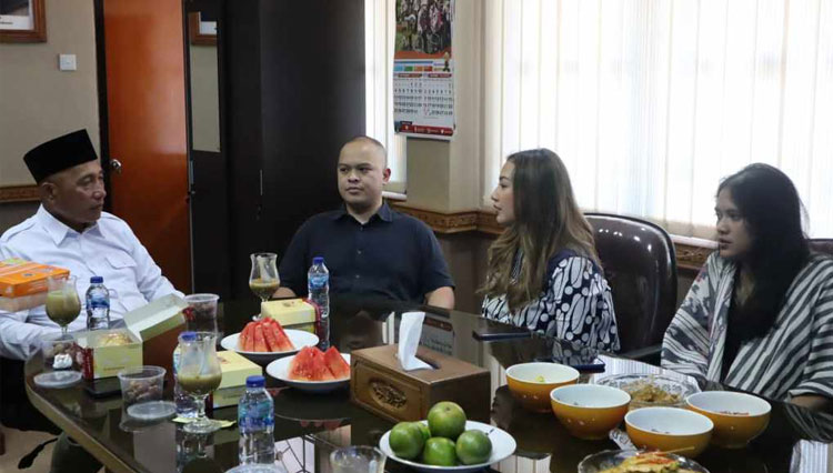 Ketua Pramuka Jatim saat menyambut kedatangan rombongan Panenin di Kantor Kwarda Pramuka Jatim, Surabaya, Rabu (14/9/2022).(Dok.Pramuka Jatim)