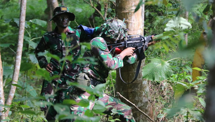 Prajurit Yonif Raider 323/BP mengikuti latihan uji siap tempur untuk meningkatkan kualitas dan kinerja satuan. (Foto: dok Yonif Raider 323/BP)