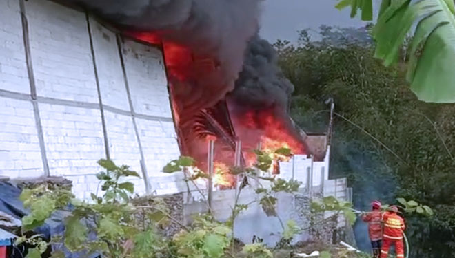 Pabrik Kertas di Kabupaten Malang Terbakar