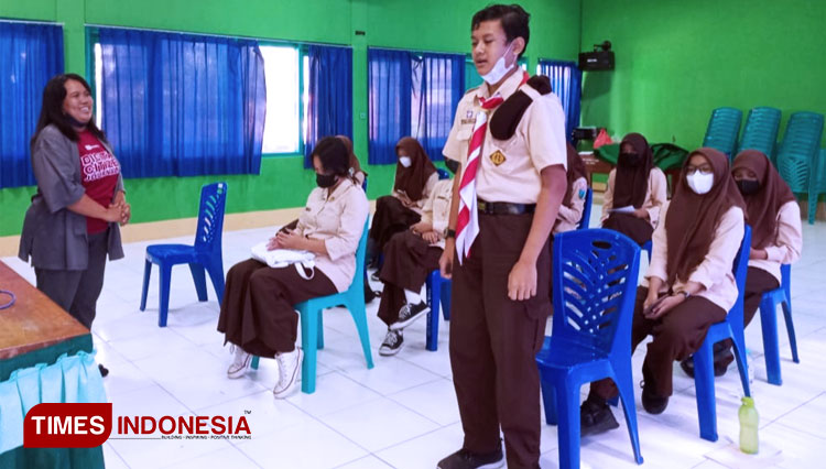 Peserta pembekalan dan diklat DJ diberikan motivasi untuk aktif menulis dan membuat karya jurnalistik. (FOTO: J-Act for TIMES Indonesia)