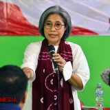 Literasi Risiko Pinjol, Indah Kurnia Dialog Interaktif Bersama Warga Lakarsantri