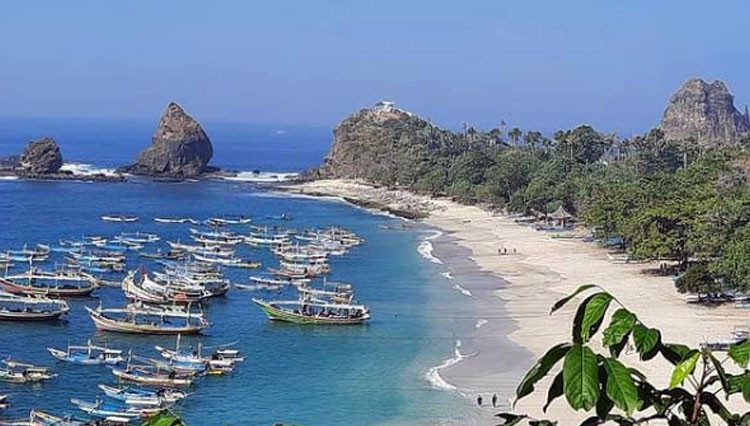 Enjoy the Beauty of The Big Old Blue at Papuma Beach Jember - TIMES ...