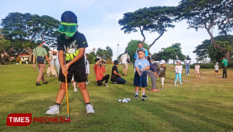 Kenalkan Golf Sejak Dini, Happy Grow Ajak Anak-Anak Bermain Golf di BDG
