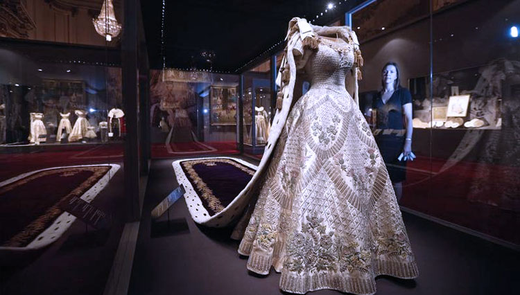 Sudah Tak Terpakai, Baju Cantik Ratu Elizabeth II Akan Dikemanakan? Ini Jawabannya