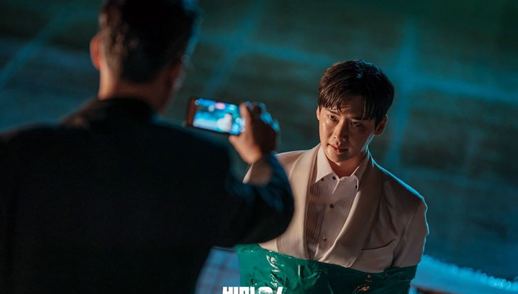 Salah satu adegan Lee Jong Suk di drakor Big Mouth (Foto: Instagram/mbcdrama_now)