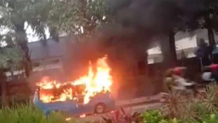Angkot Terbakar di Kota Malang, Berawal dari Percikan Api