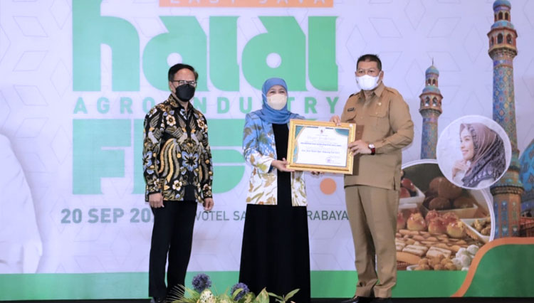 Kembangkan Industri Halal, Pemkab Malang Raih Penghargaan dari Gubernur Jatim