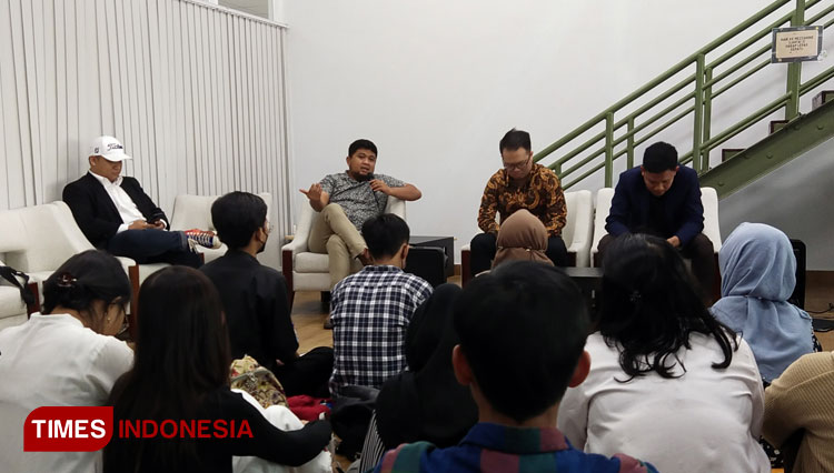 Pitching-session-oleh-para-pemateri-dan-peserta-Workshop-Teacherpreneurship-a.jpg
