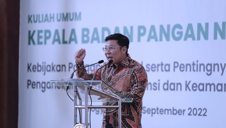 Kepala Bapanas, Arief Prasetyo Adi ketika memberi kuliah umum di Universitas Gadjah Mada. (FOTO: UGM for TIMES Indonesia)