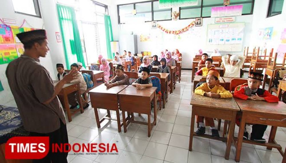 Senator Sambut Baik Perhatian Pemerintah untuk Tunjangan Guru dalam RUU Sisdiknas