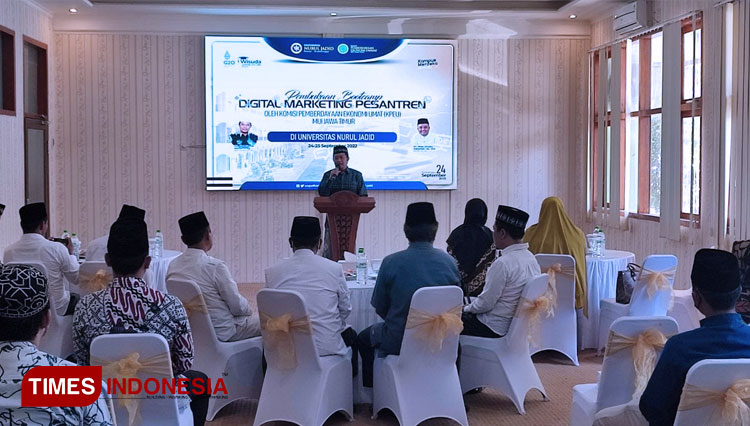 Rektor Unuja Probolinggo, KH Abd. Hamid Wahid memberi sambutan di acara Bootcamp Digital Marketing Pesantren yang berlangsung di Ponpes Nurul Jadid (foto: Noer Fadli Hidayat for TIMES Indonesia)