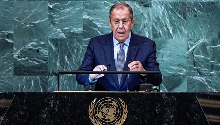 Menteri Luar Negeri Rusia, Sergei Lavrov saat berpidato di Sidang Majelis Umum PBB ke 77 di Markas Besar PBB di New York City, Amerika Serikat. (FOTO: Al Jazeera/ Reuters)
