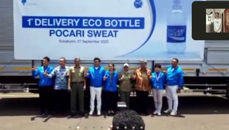peluncuran-pengiriman-botol-daur-ulang-oleh-PT-Amerta-Indah-Otsuka-a.jpg