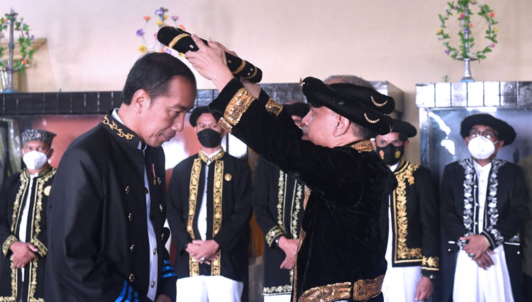 Presiden-Jokowi-bersama-Sultan-Ternate-2.jpg
