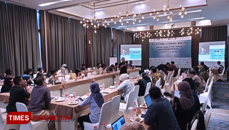 AMSI Jatim menggelar literasi berita yang berlangsung di Hotel Kampi Surabaya. (Foto-foto: Imadudin Muhammad/TIMES Indonesia)
